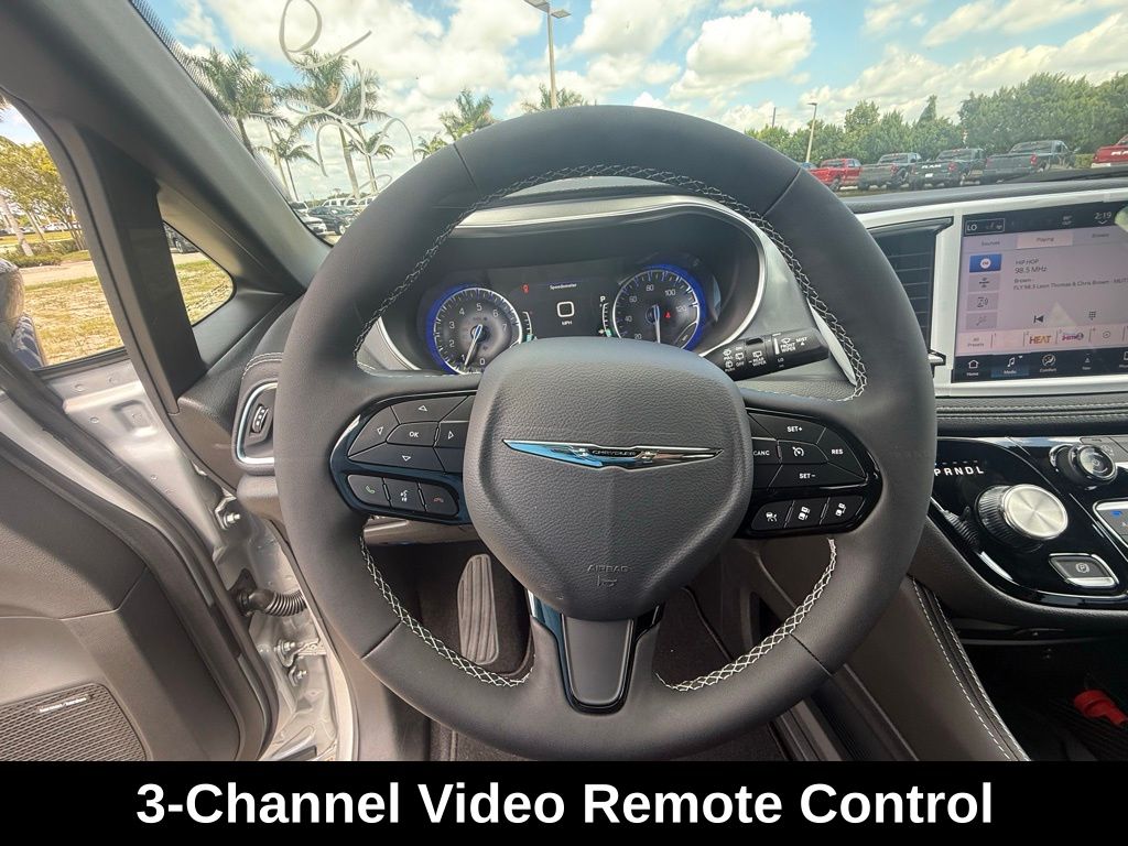 2026 Chrysler Pacifica Limited photo 16