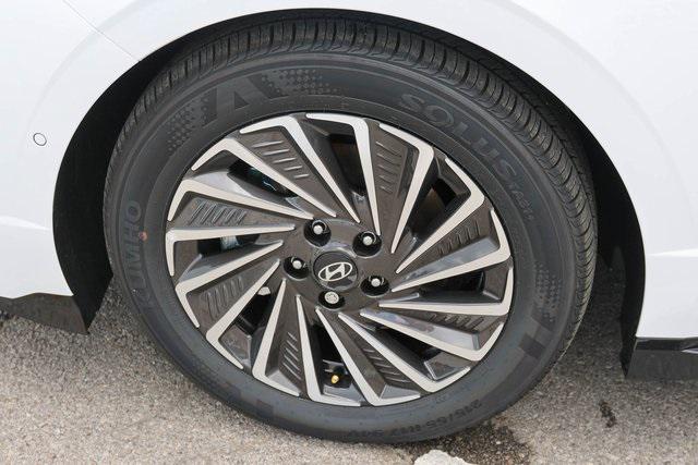 New 2025 White Hyundai Limited image 8