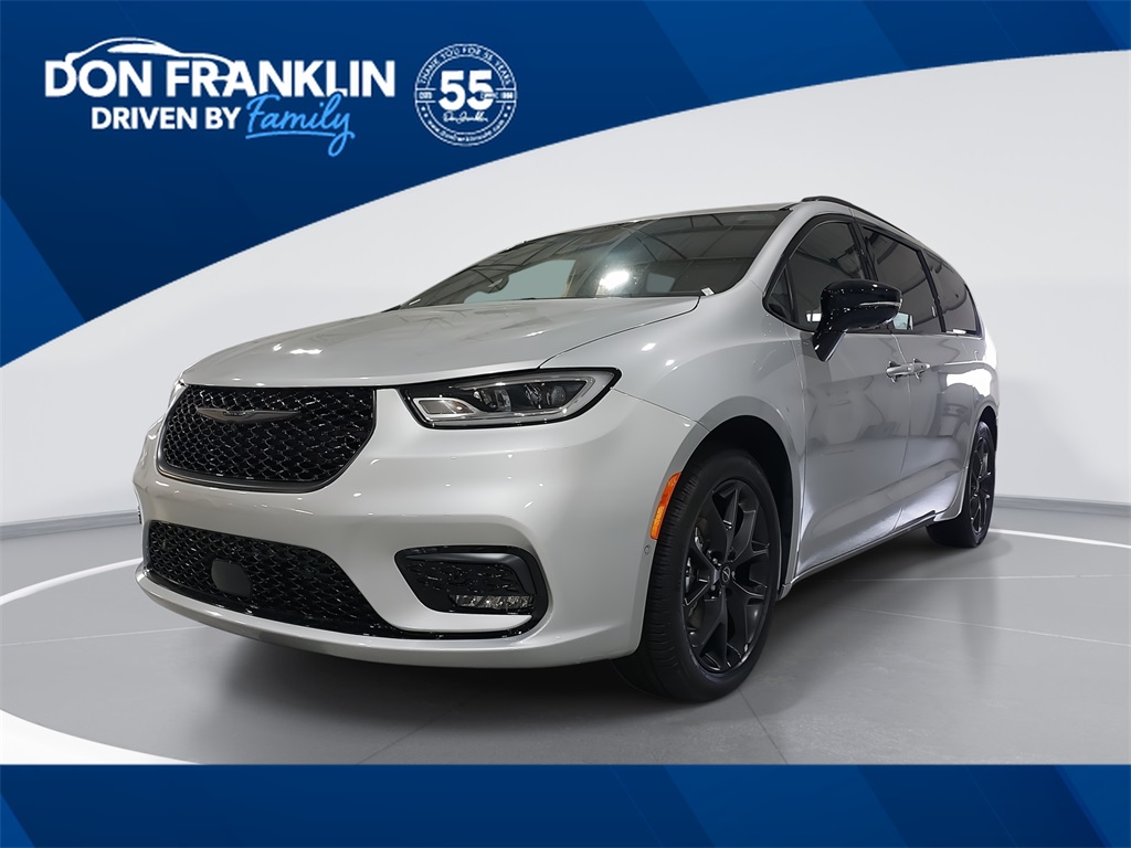 2026 Chrysler Pacifica Limited's photo