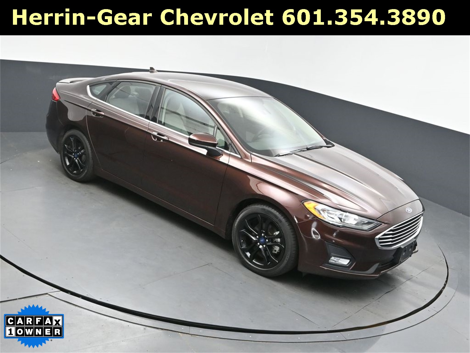 2019 Ford Fusion SE's photo
