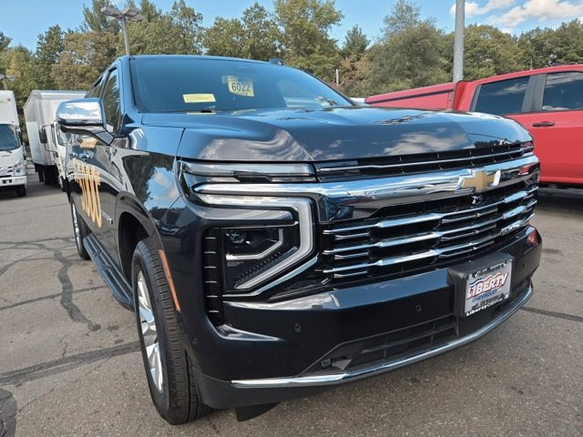 2025 Chevrolet Suburban Premier photo 2