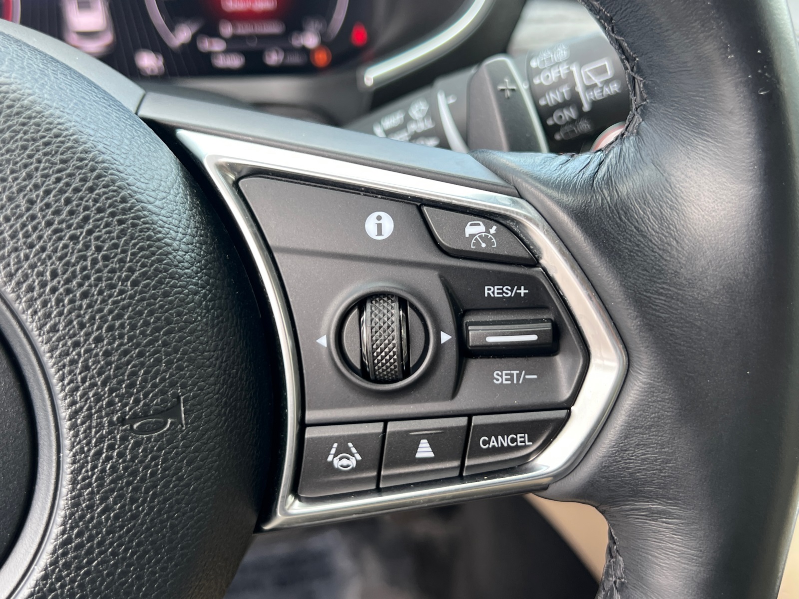 2023 Acura MDX Advance SH-AWD photo 25