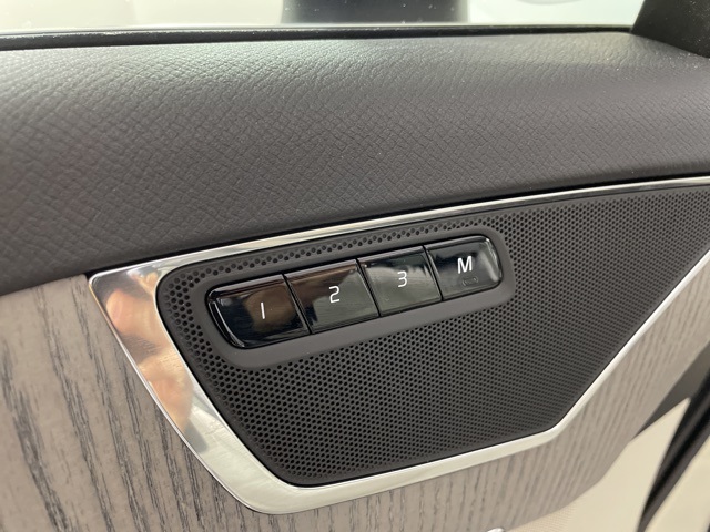 2025 Volvo XC90 T8 AWD Plus photo 21