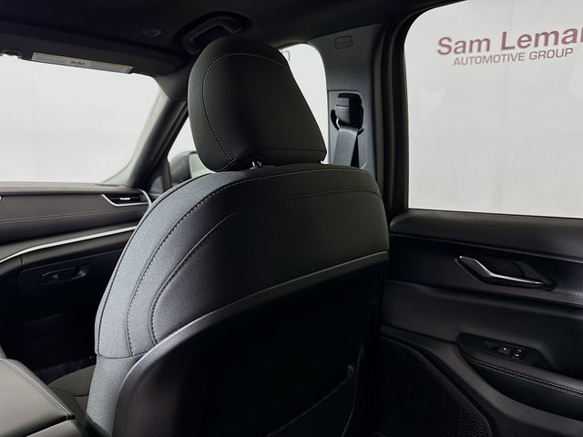 2025 Jeep Grand Cherokee Laredo X photo 22