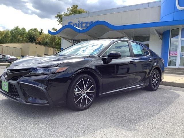 2022 Toyota Camry SE photo 2