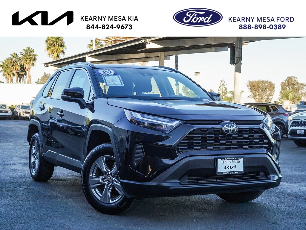 2023 Toyota RAV4 XLE's photo