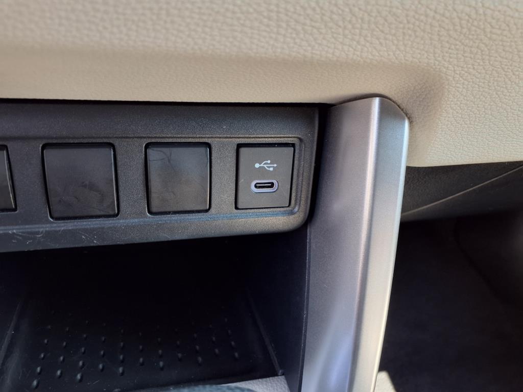 2023 Toyota Corolla Cross L photo 14