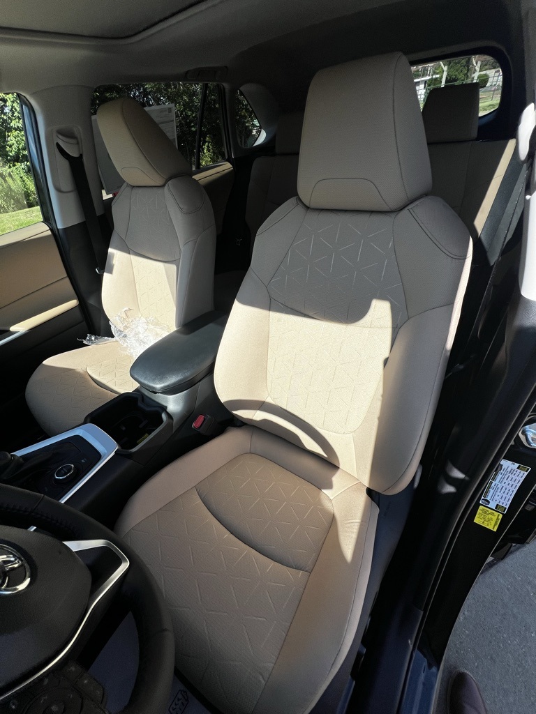 2025 Toyota RAV4 Hybrid XLE photo 11