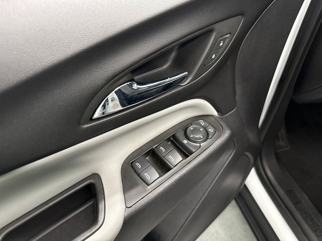 2023 Chevrolet Equinox LS photo 12