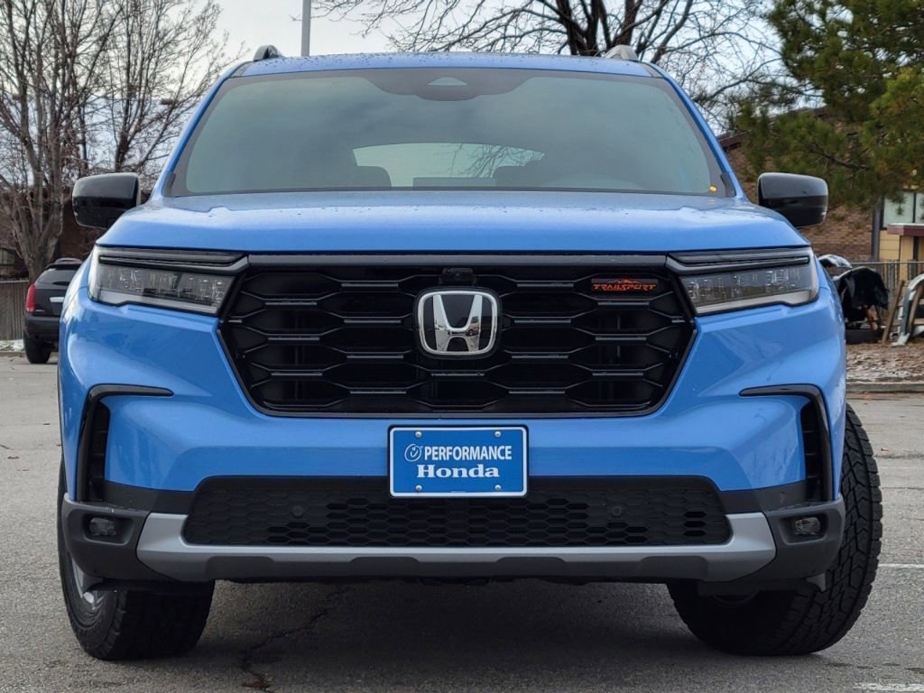 2025 Honda Pilot TrailSport photo 2