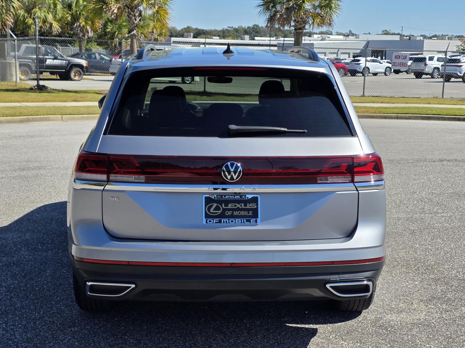 2024 Volkswagen Atlas SE photo 3