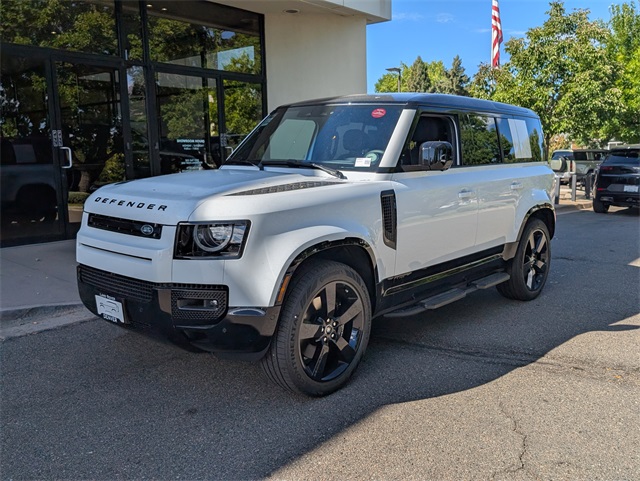 2025 Land Rover Defender 110 V8 photo 2
