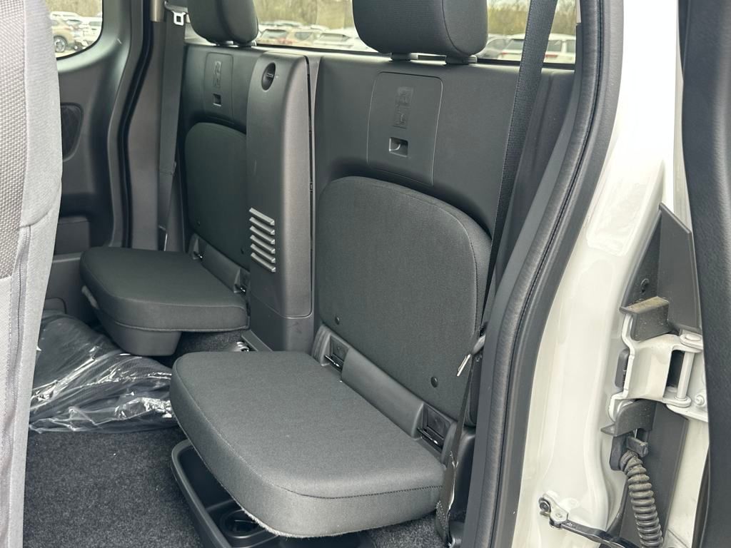 2025 Nissan Frontier SV photo 13