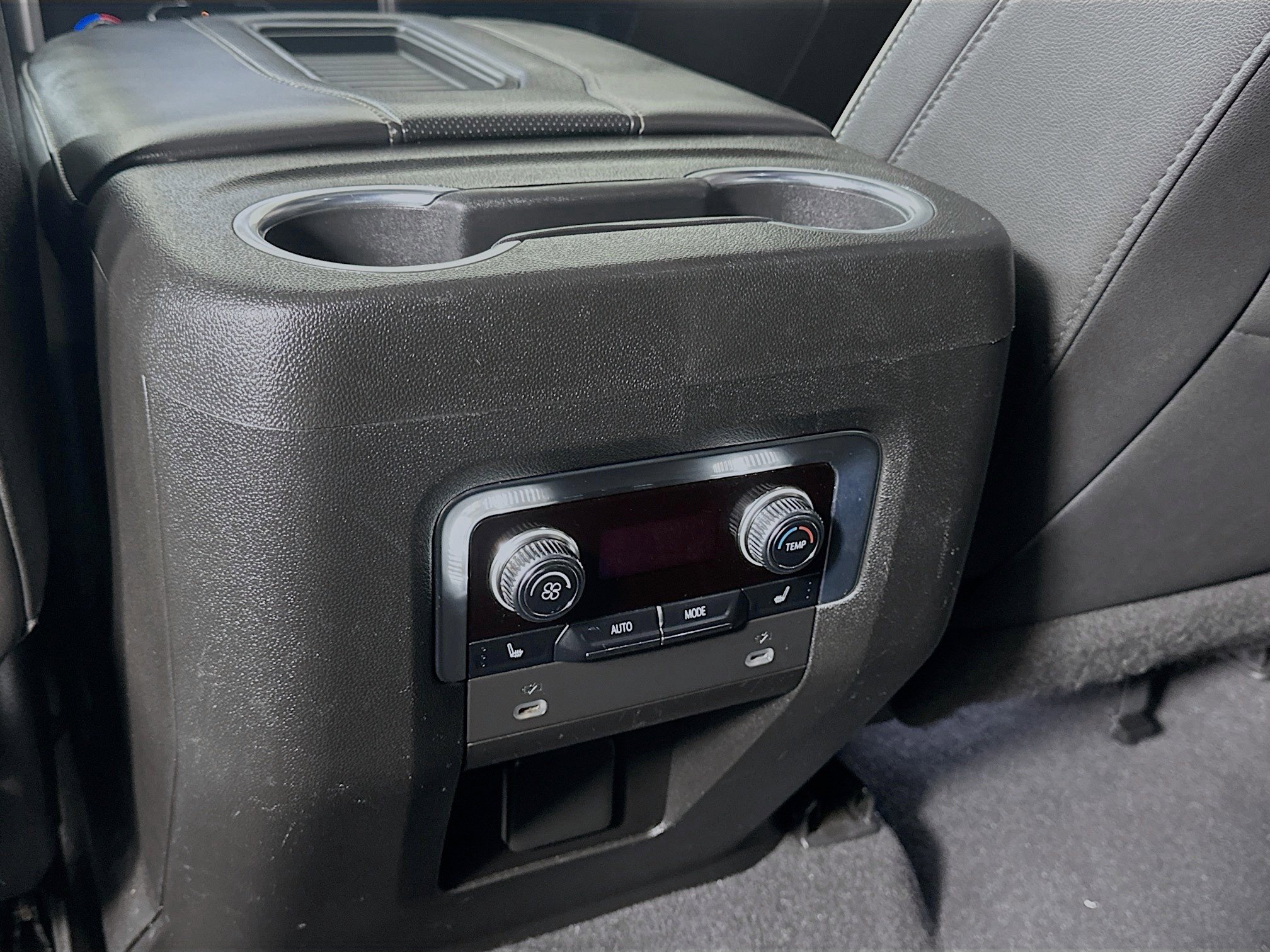 2022 Gmc Yukon SLT photo 18
