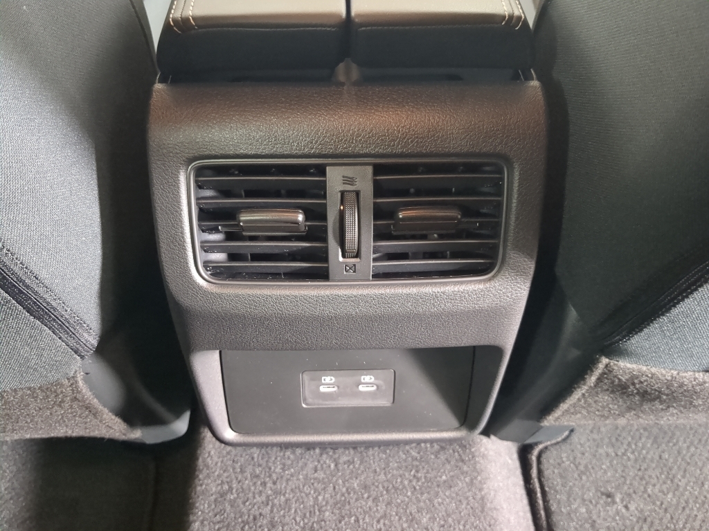 2026 Nissan Rogue SV photo 18