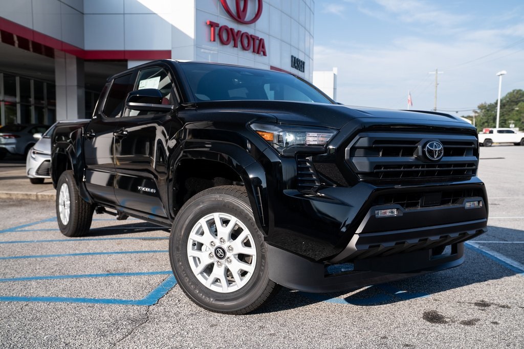 2025 Toyota Tacoma SR5's photo