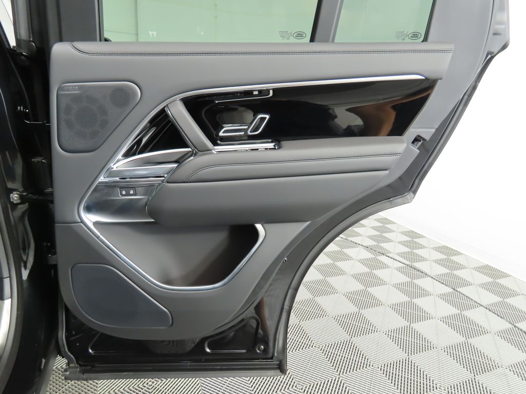 2025 Land Rover Range Rover SE photo 27