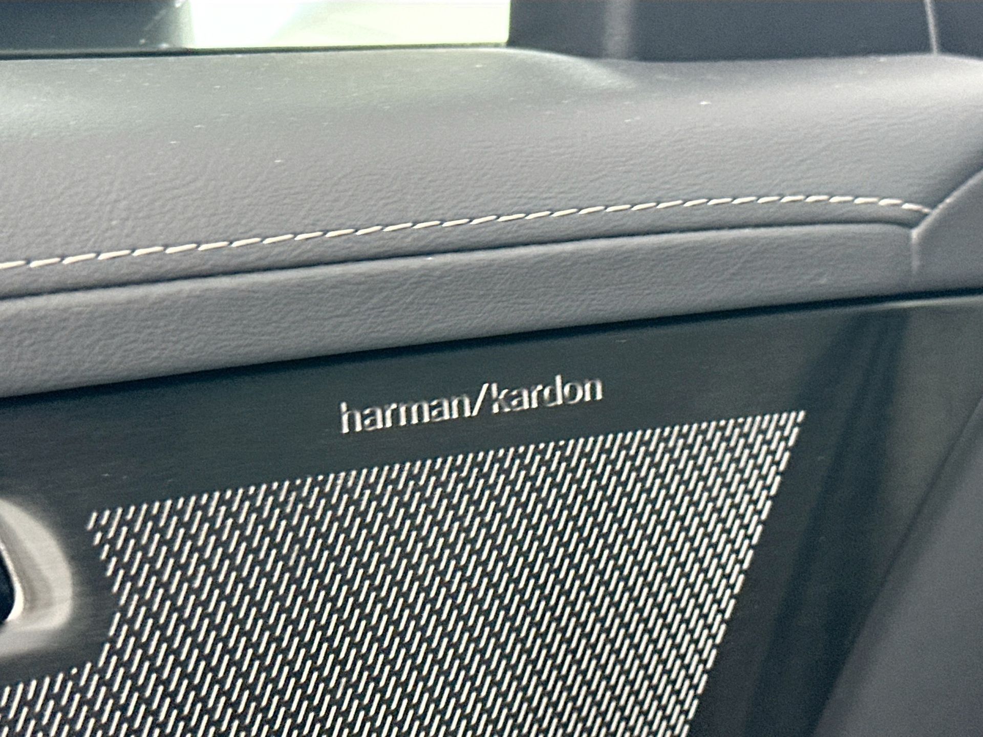 2025 Volvo XC90 T8 photo 23