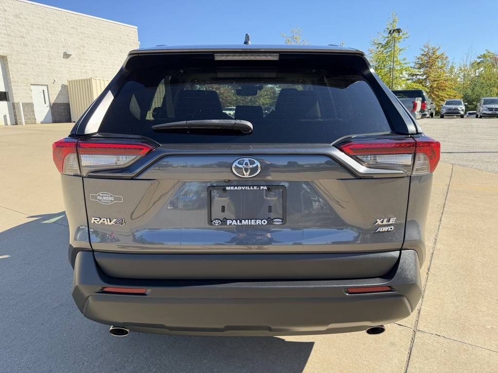 2023 Toyota RAV4 XLE photo 4