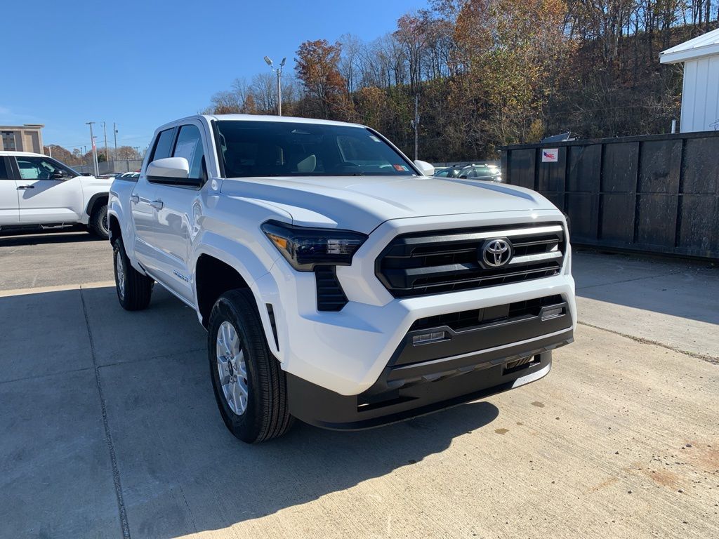 2025 Toyota Tacoma SR5's photo