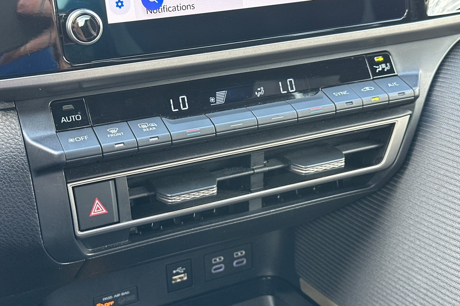 2025 Toyota Camry SE photo 23
