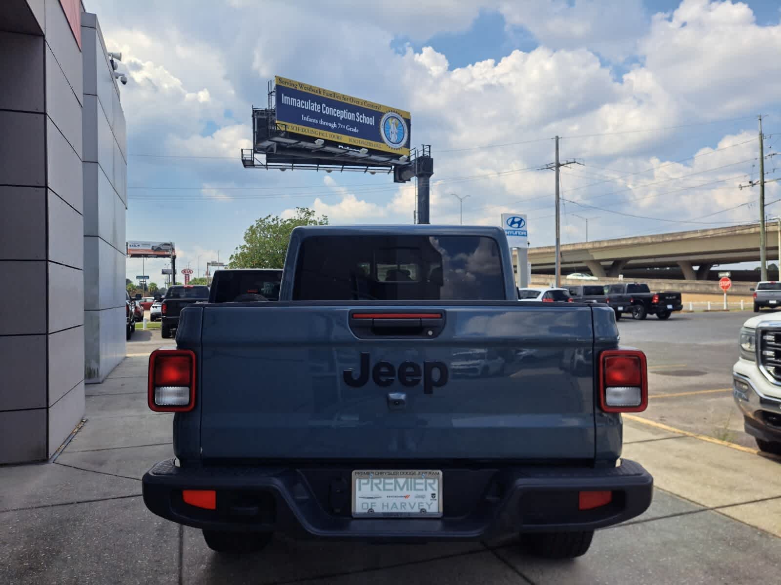 2024 Jeep Gladiator Sport photo 5