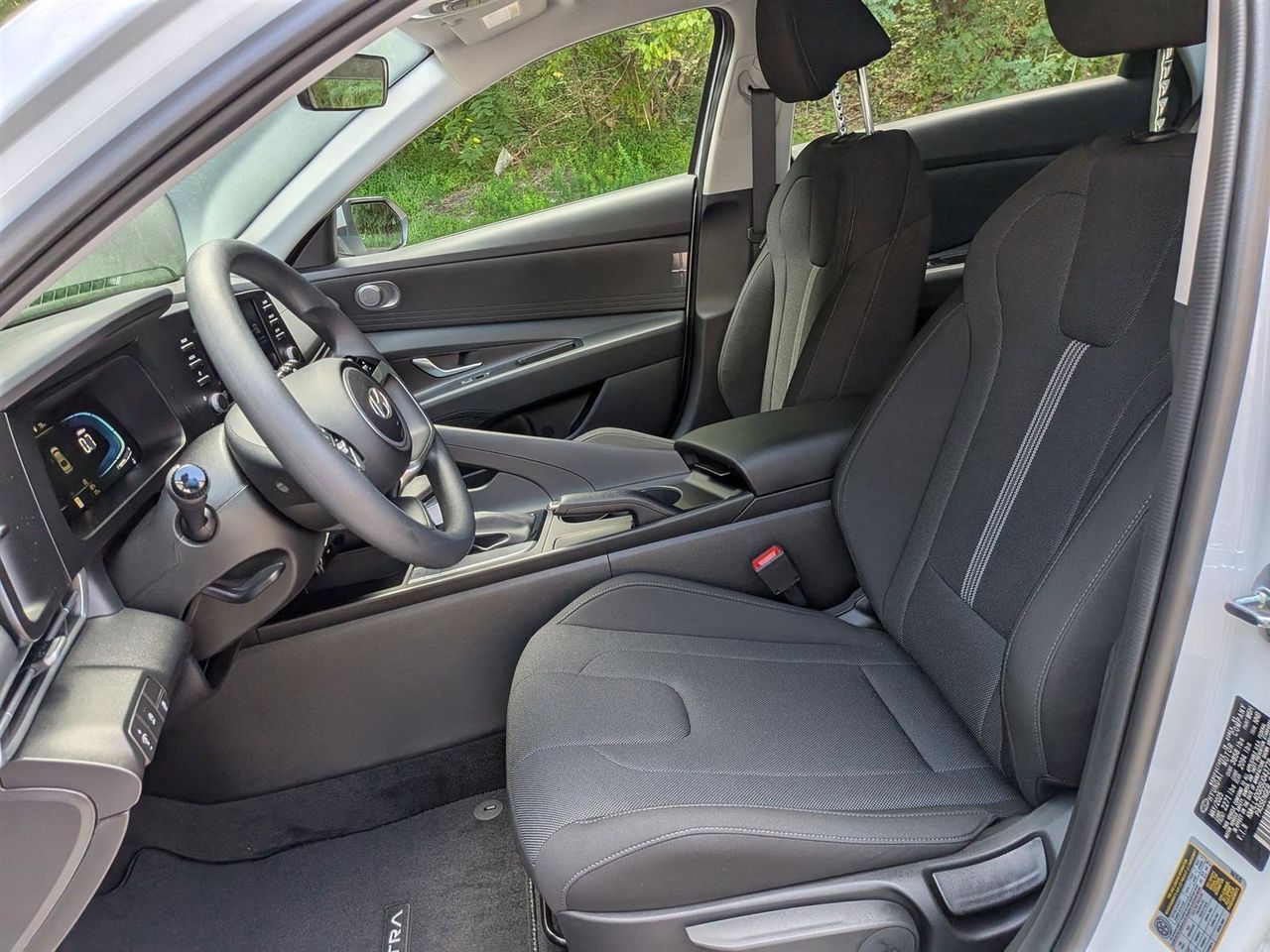 2025 Hyundai Elantra SE photo 13