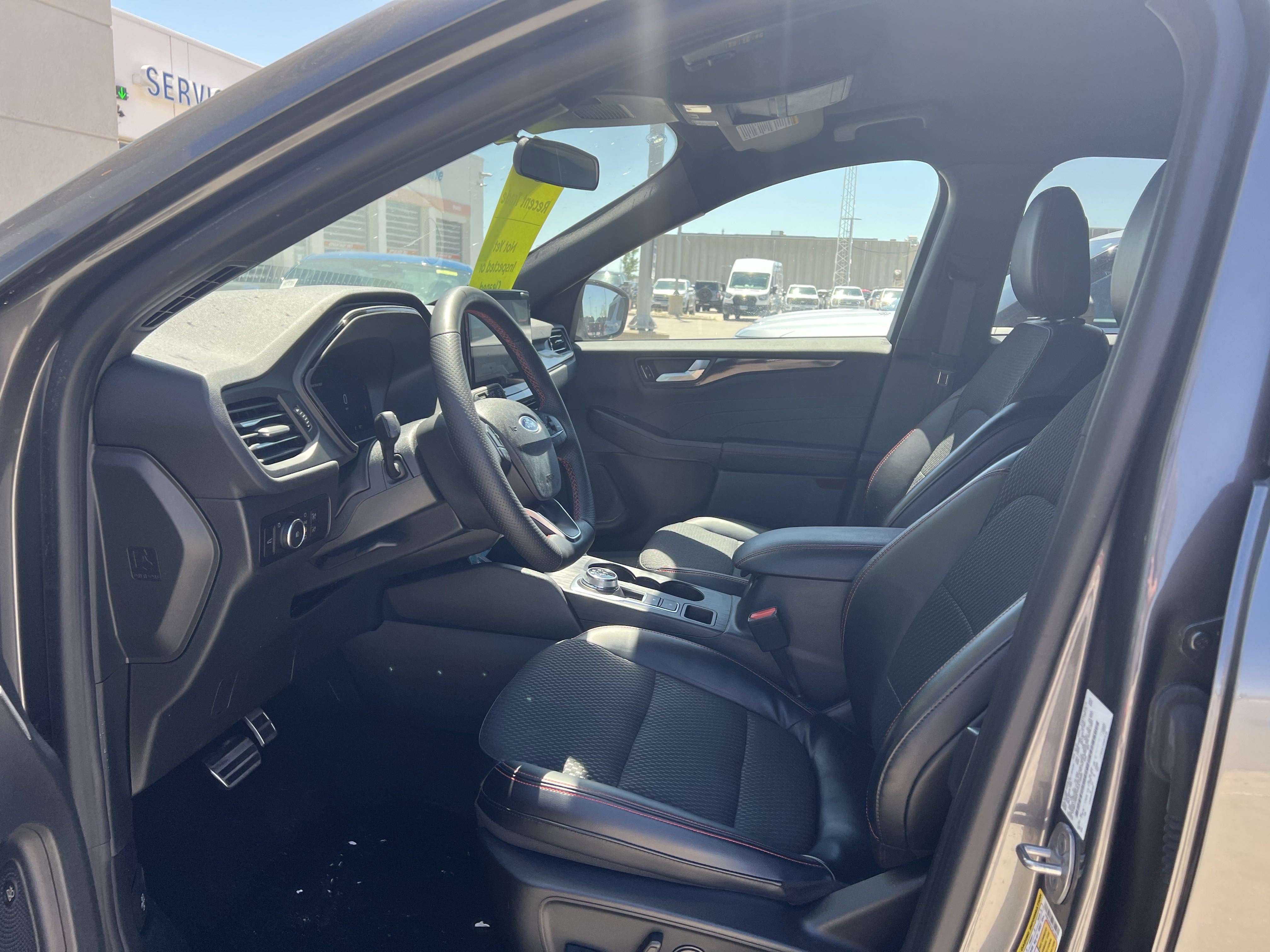 2023 Ford Escape ST-Line Select photo 11