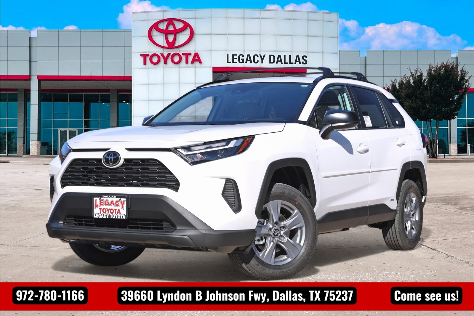 2025 Toyota RAV4 LE's photo