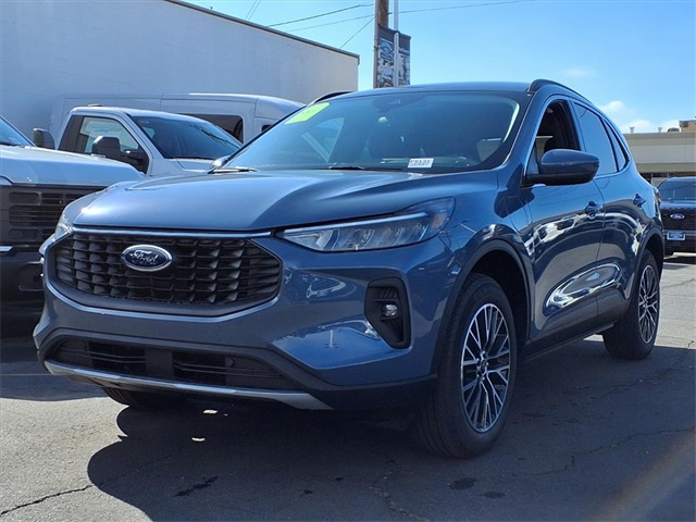 2025 Ford Escape PHEV's photo
