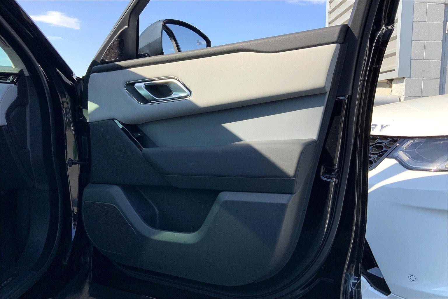 2025 Land Rover Range Rover Velar S photo 22