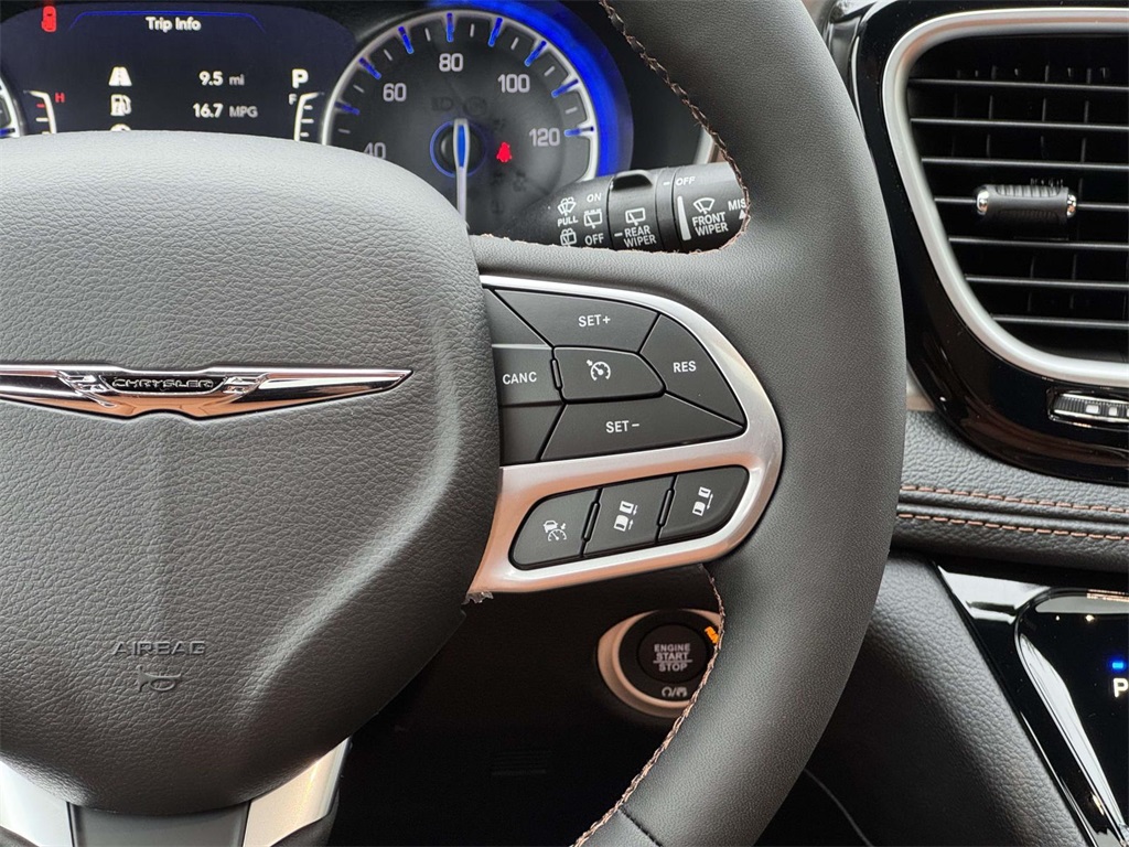 2026 Chrysler Pacifica Pinnacle photo 22