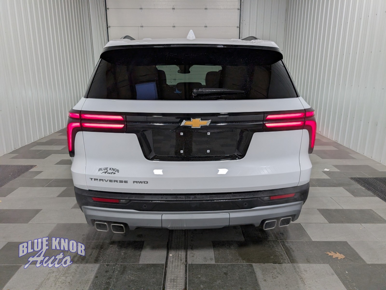 2025 Chevrolet Traverse photo 3