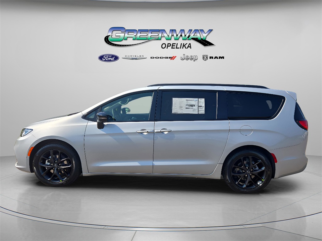 2026 Chrysler Pacifica Limited photo 4