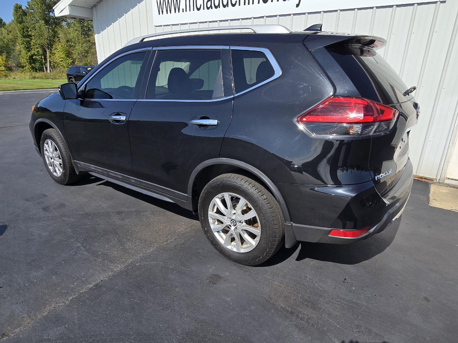 2017 Nissan Rogue SV photo 6