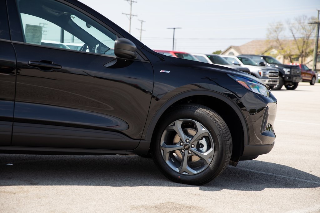 2025 Ford Escape ST-Line photo 6