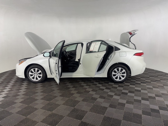 2025 Toyota Corolla LE photo 10