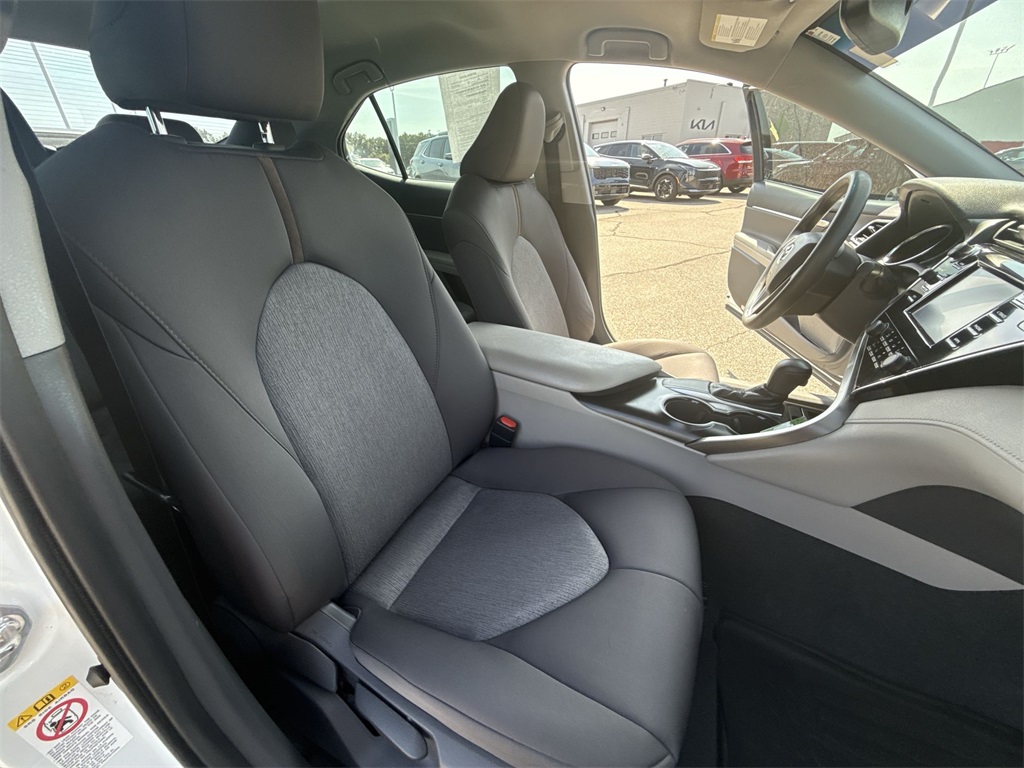 2018 Toyota Camry LE photo 24