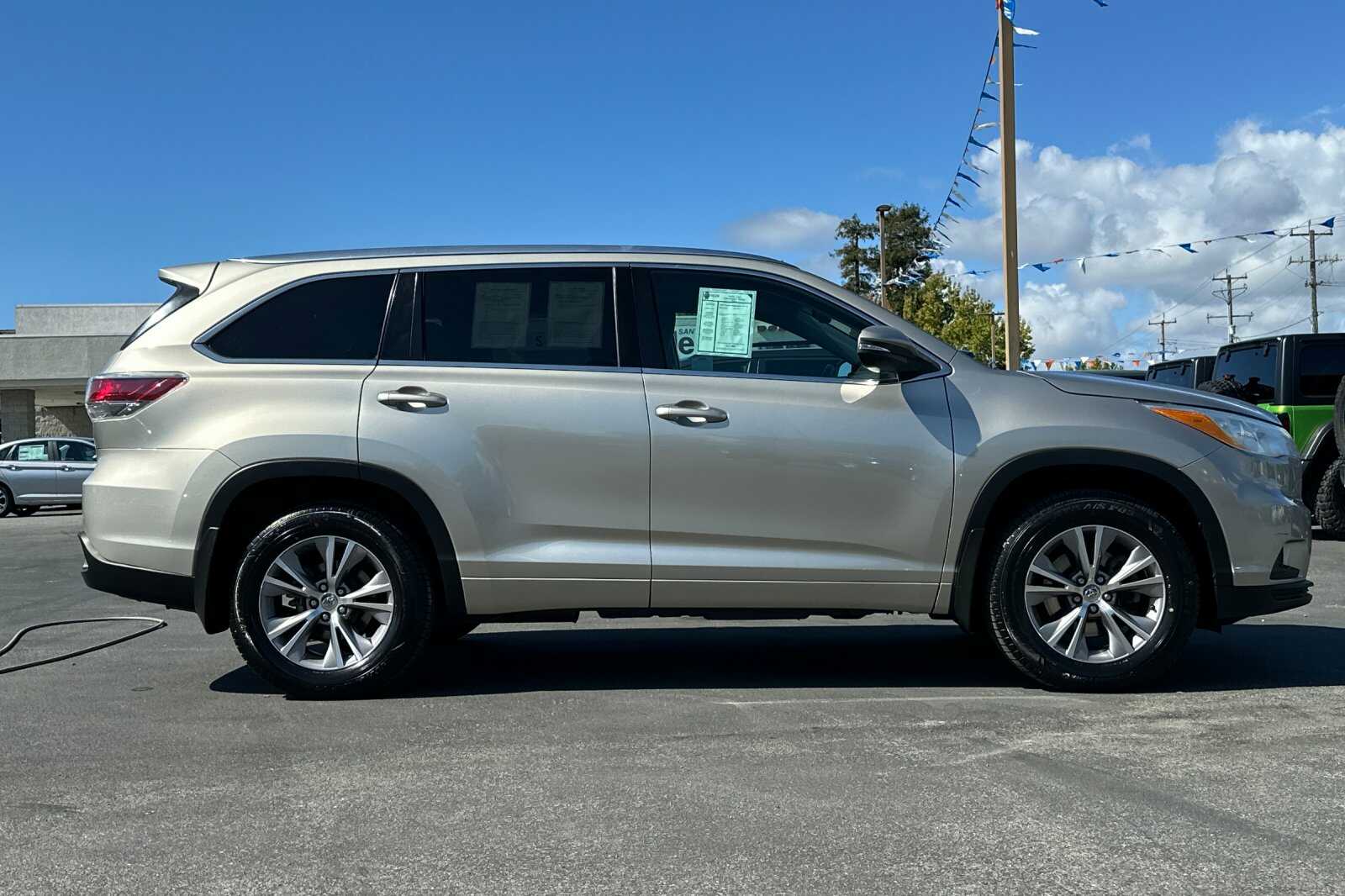 2014 Toyota Highlander XLE photo 2