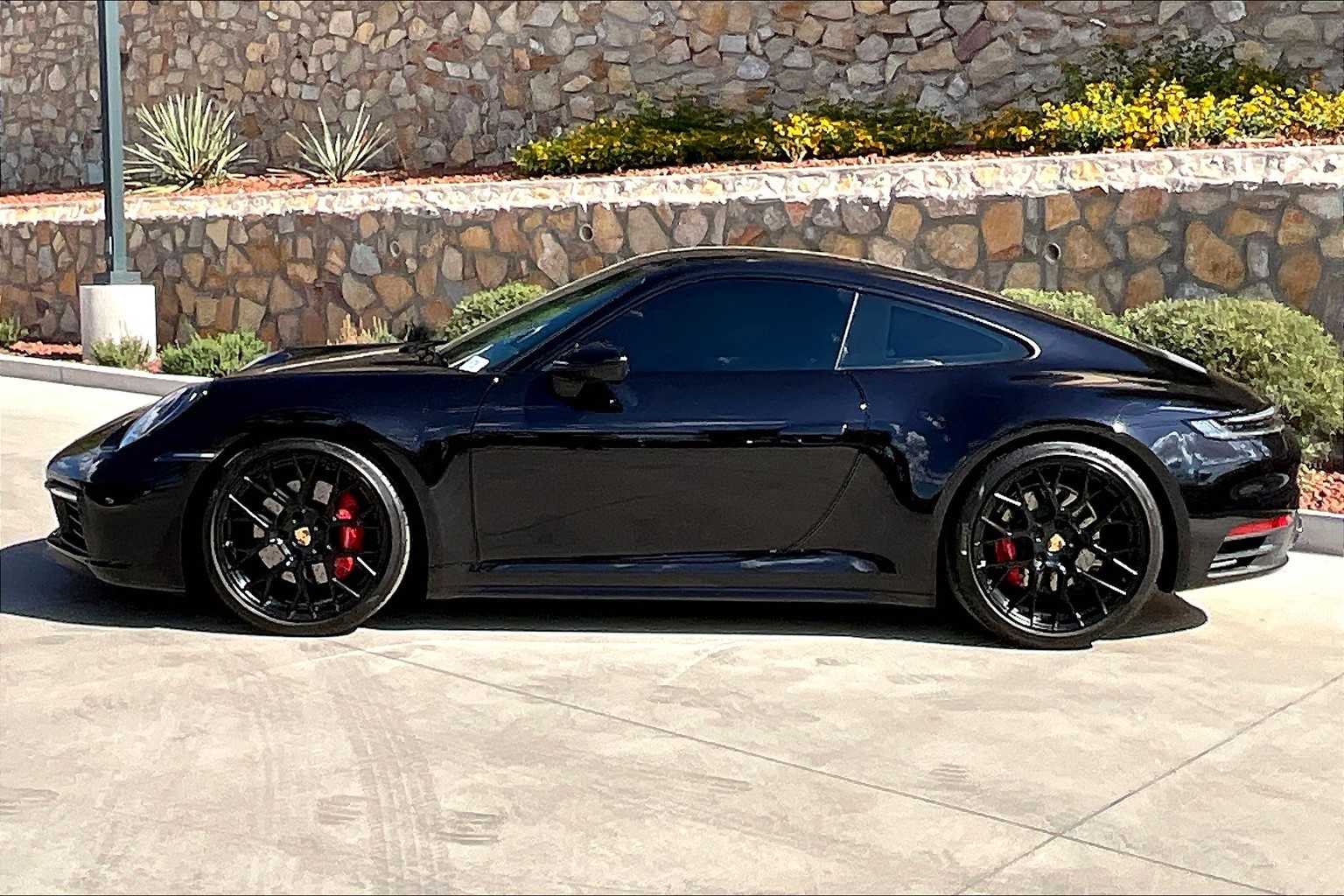 2024 Porsche 911 4S photo 2