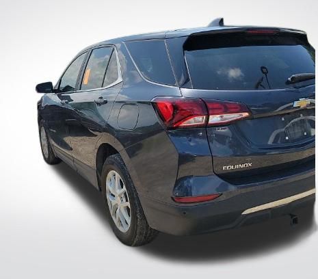 2022 Chevrolet Equinox LT photo 2
