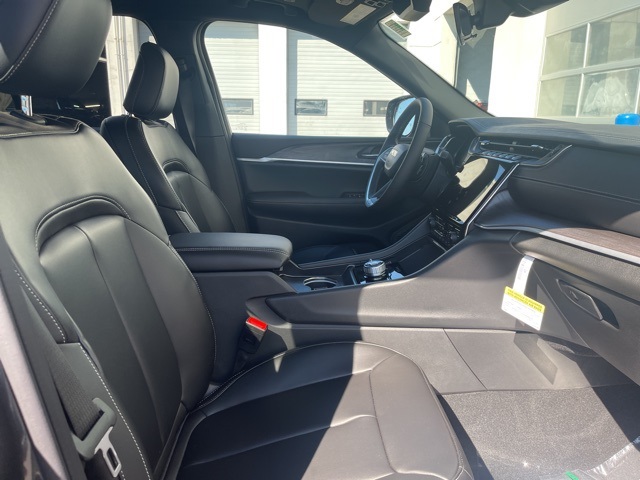 2025 Jeep Grand Cherokee Limited photo 19