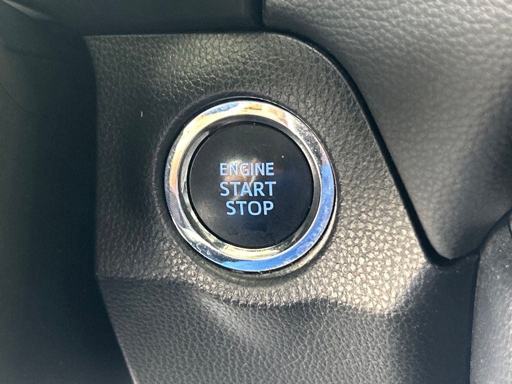 2021 Toyota RAV4 XLE photo 34