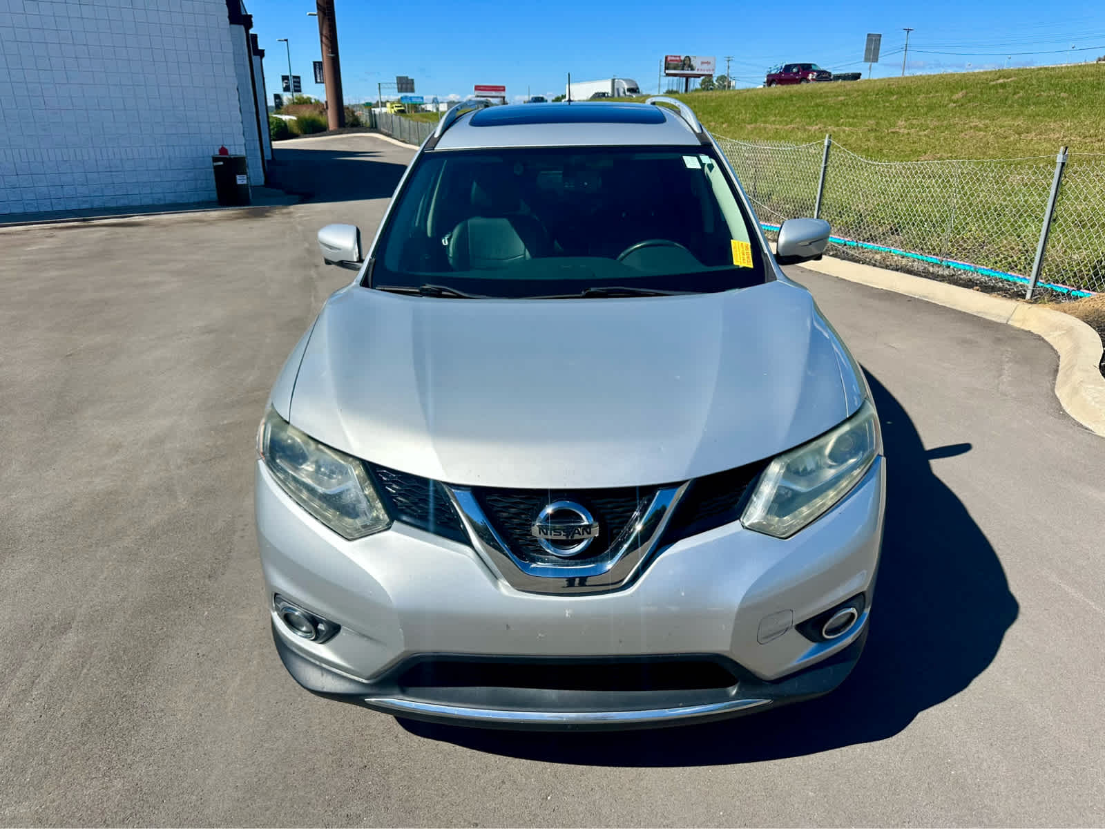 2015 Nissan Rogue SL photo 2