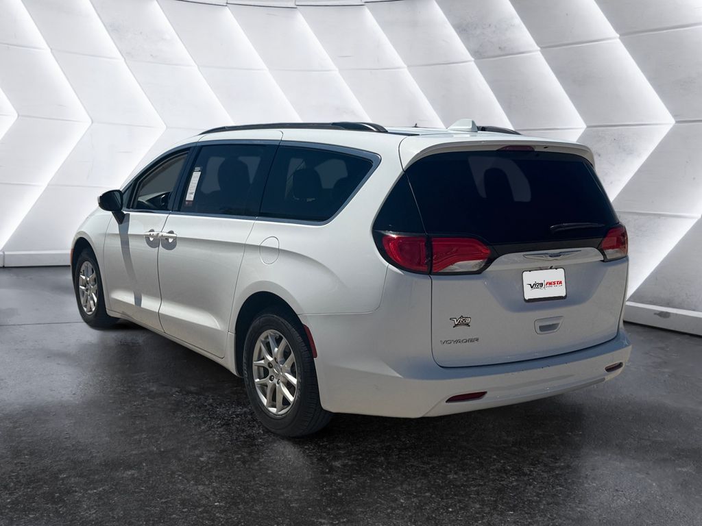 2020 Chrysler Voyager LXi photo 5