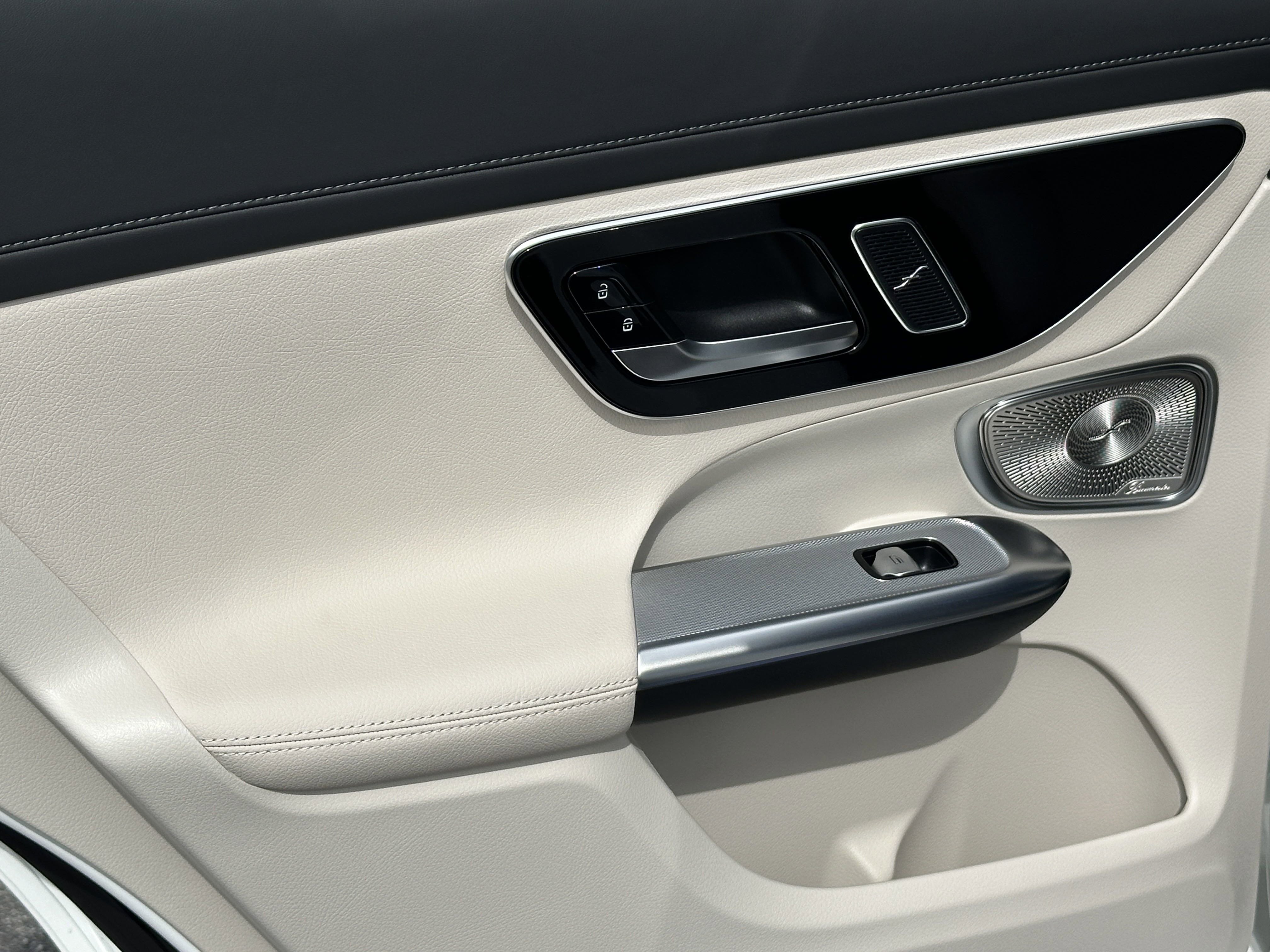 2025 Mercedes Benz GLC 350e 4MATIC photo 11