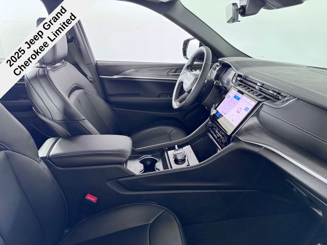 2025 Jeep Grand Cherokee Limited photo 21