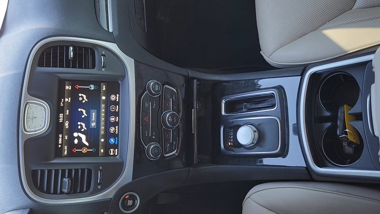 2022 Chrysler 300 Touring L photo 14