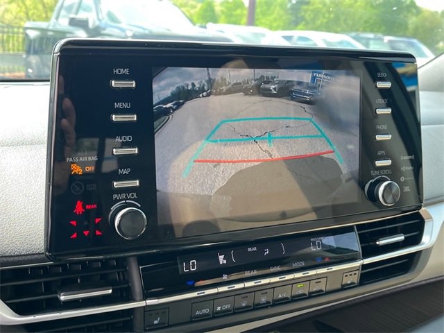 2022 Toyota Sienna XLE photo 3