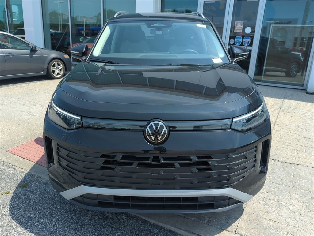 2025 Volkswagen Tiguan S photo 2